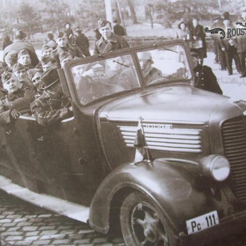 Германски войници на разходка с Додж-а на Русенската полиция, 1941 г.
