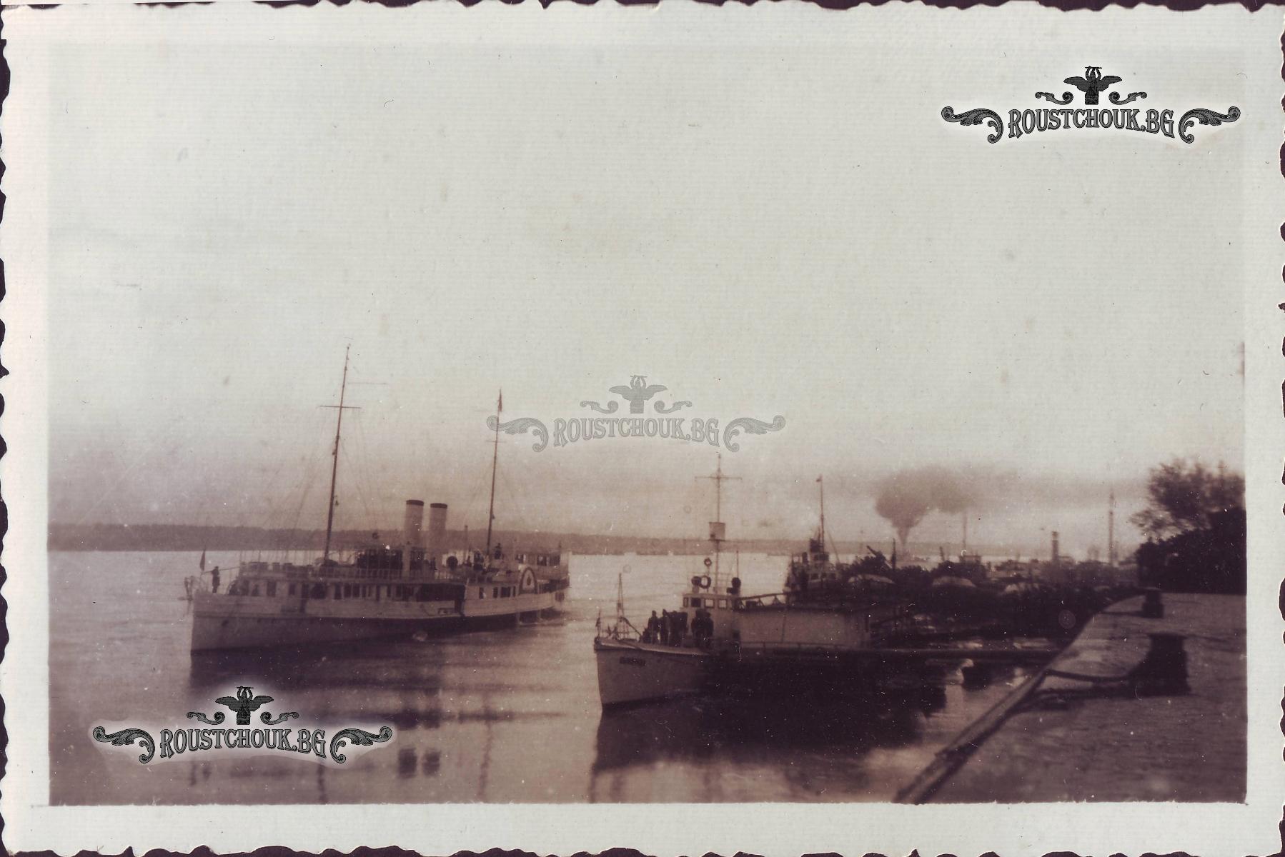 Пристанище Русе, 30 октомври 1933 г., Отляво  е кралската яхта „Стефан чел Маре“