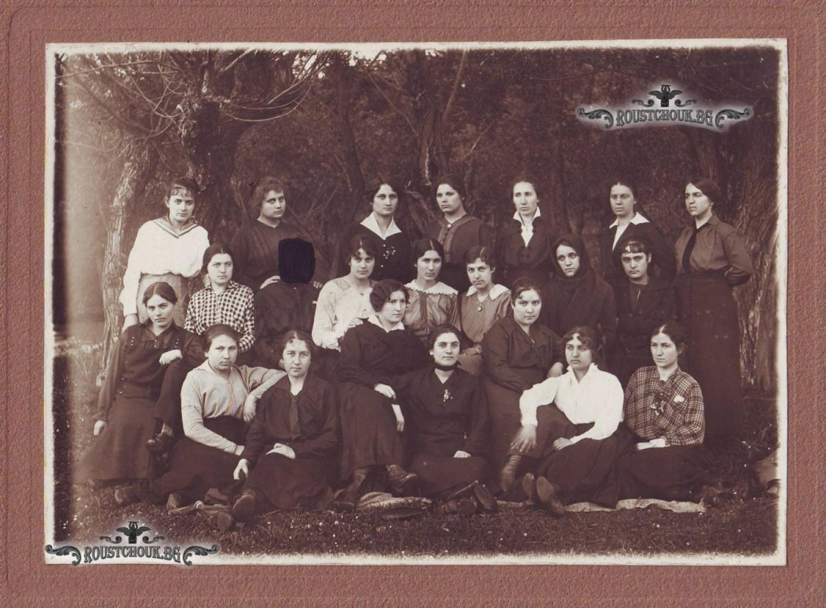 Студентки от Висшия педагогически курс, Русе през учебната 1915/1916 г.