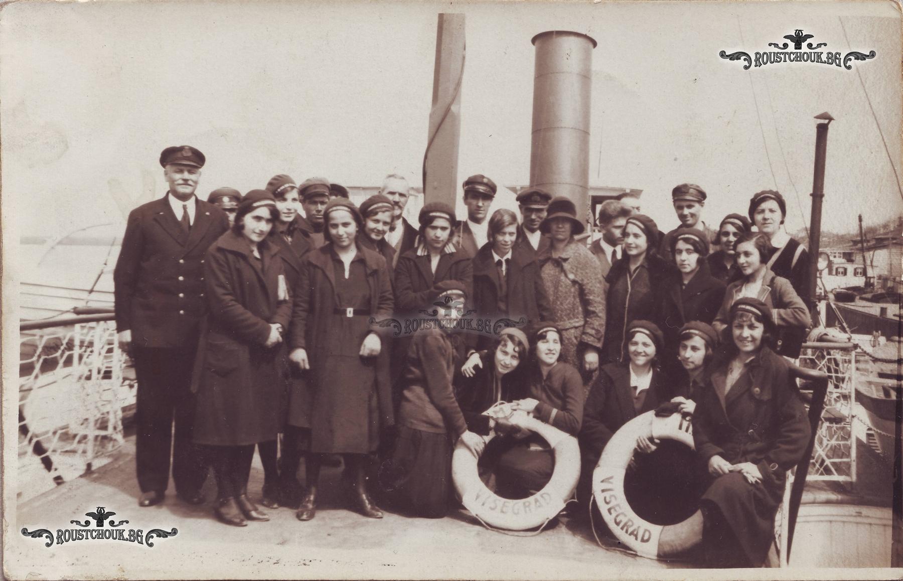 Гимназисти на борда на унгарския експресен параход "Вишеград",