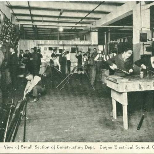 Практически занятия в зала на Електротехническото училище Койн през 30-те. г.